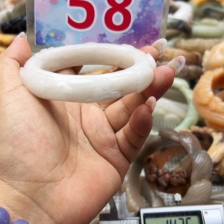 未镶嵌手镯石英岩玉