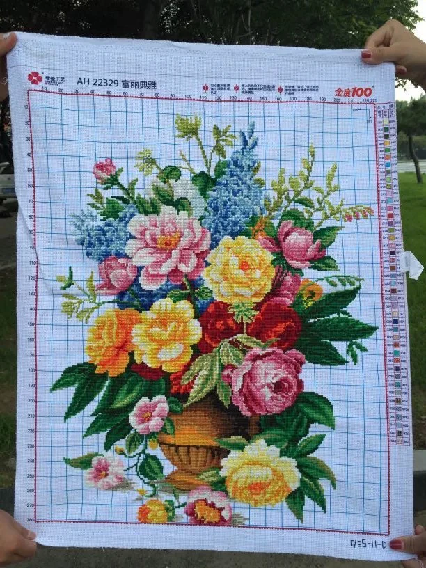 71中格纯手工绣好的十字绣成品22329富丽典雅花瓶装饰画