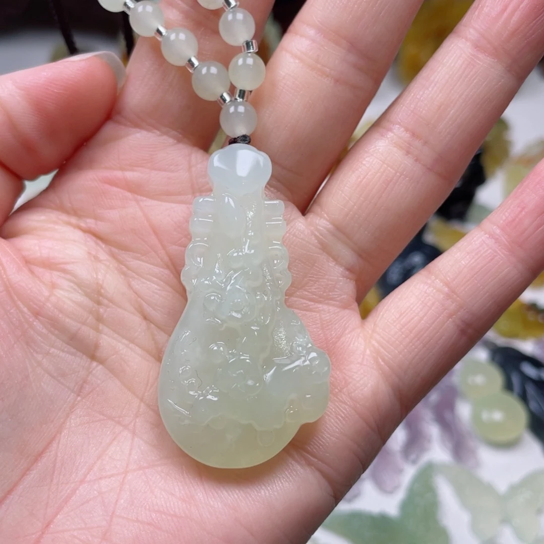 蛇纹石玉颈饰未镶嵌