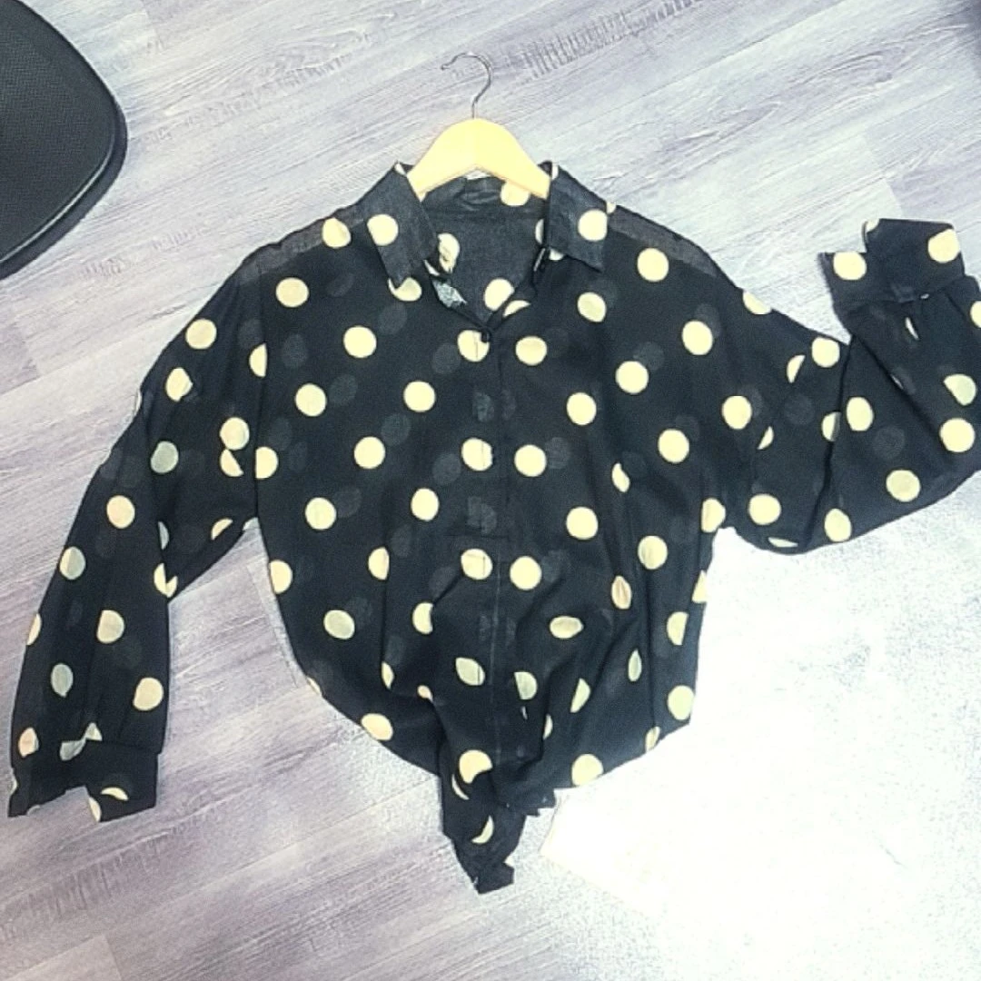 波点衬衫时尚舒适