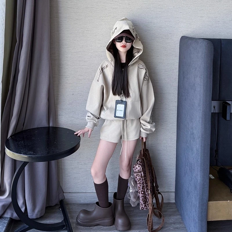 女童美式高街气质设计感套装女春秋季连帽卫衣外套百搭显瘦短裤潮