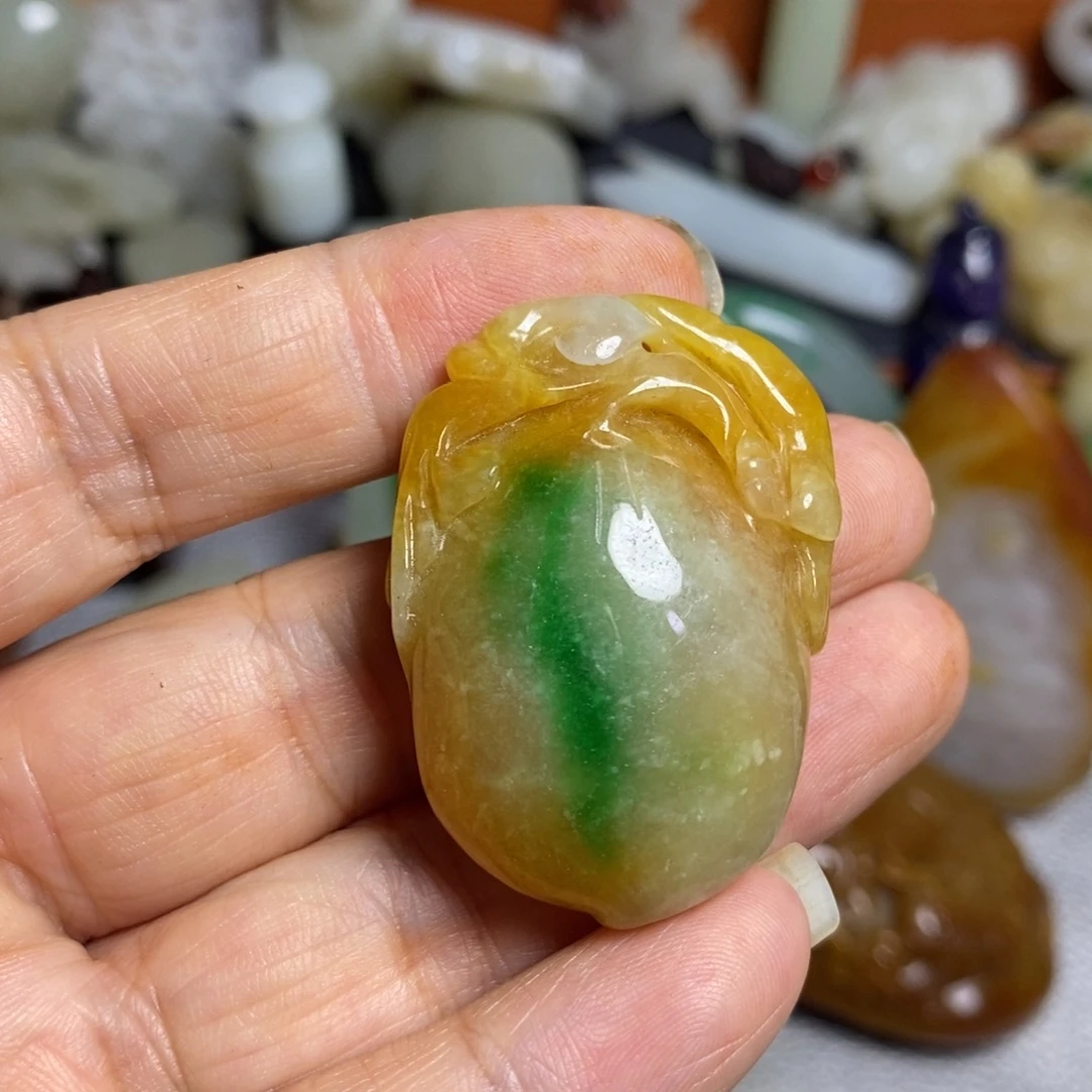 颈饰未镶嵌和田玉（糖玉）