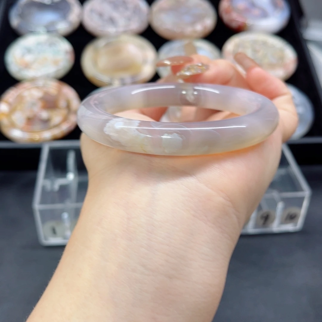 玛瑙/玉髓手镯未镶嵌56