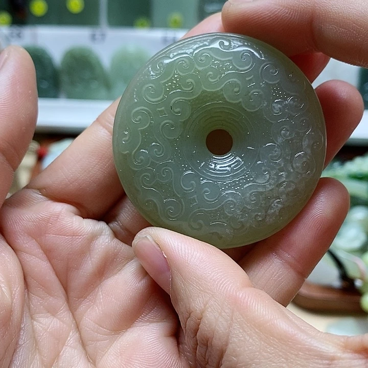 和田玉颈饰未镶嵌浮**欢