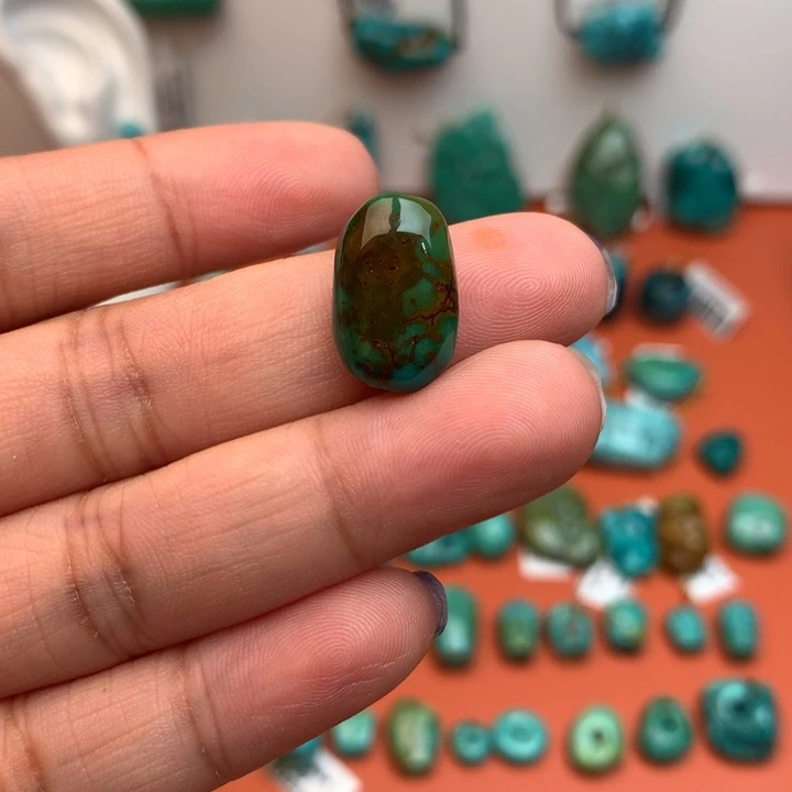 绿松石未镶嵌珠宝奇石