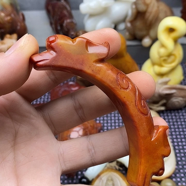 未镶嵌蛇纹石玉颈饰