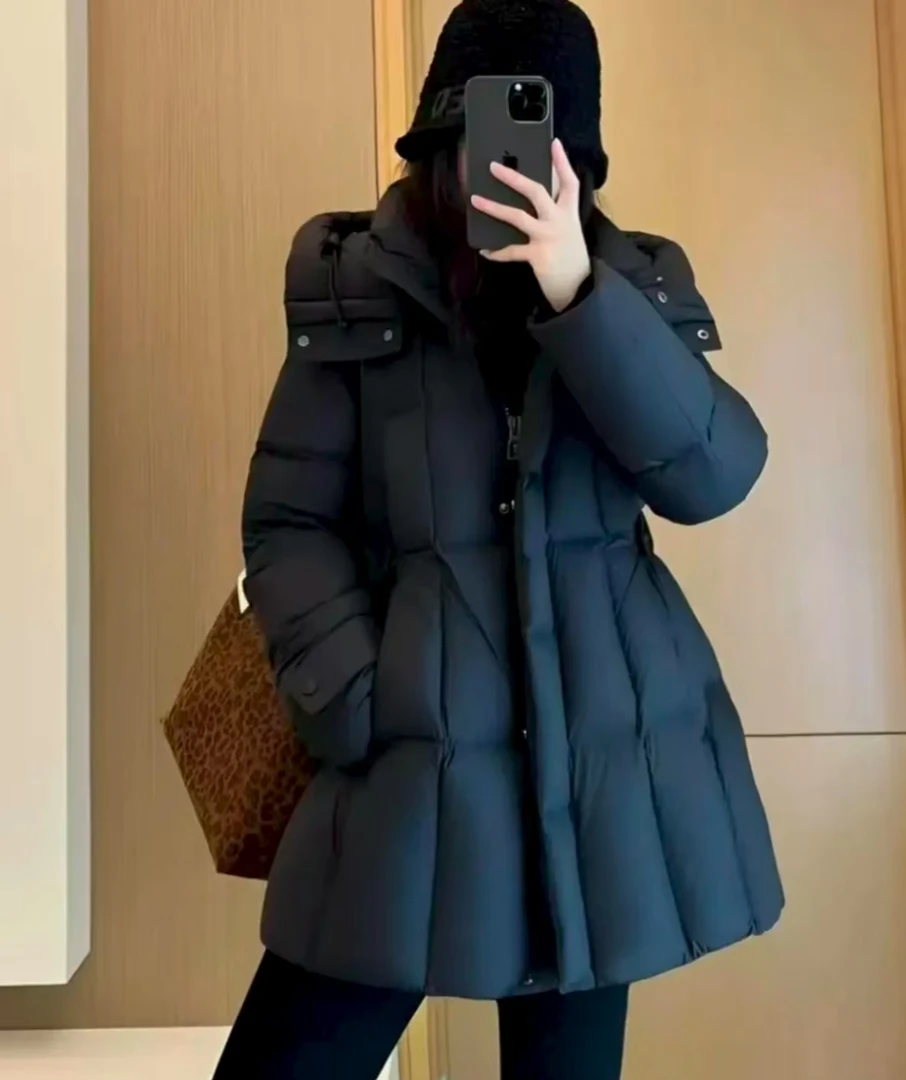 《在逃公主》小蛮腰收腰款鹅绒服
