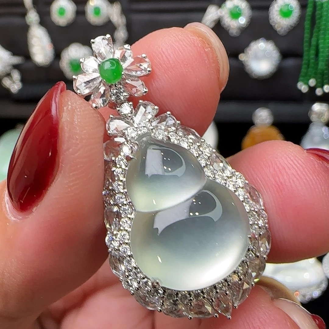 翡翠18K金镶嵌颈饰天然翡翠