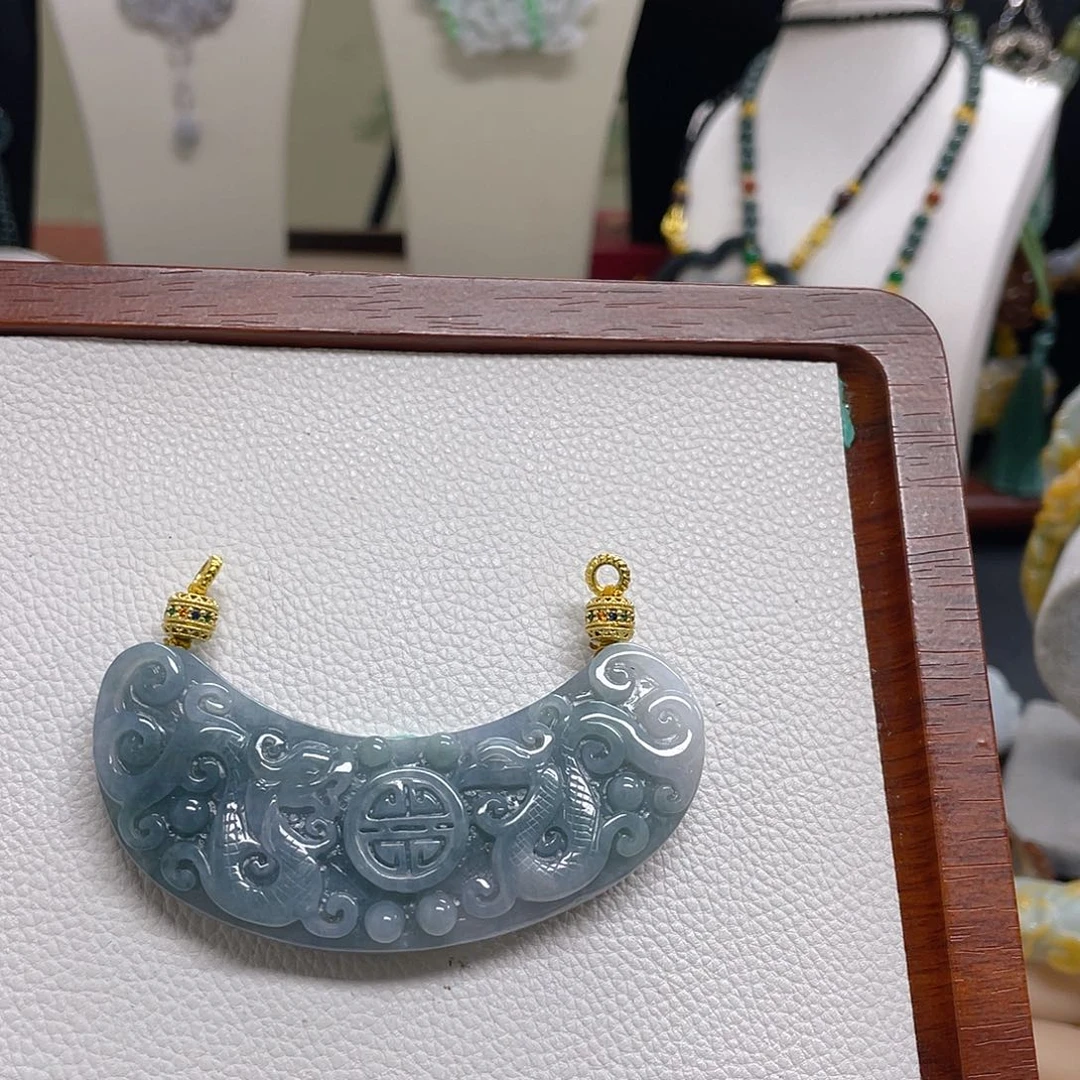 翡翠未镶嵌颈饰吊坠