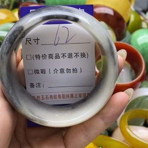 未镶嵌手镯石英质玉