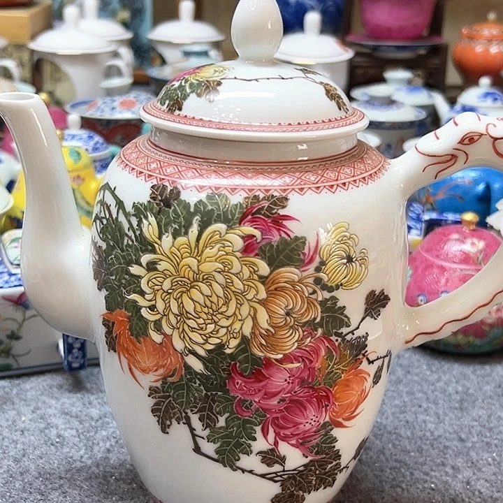 景德镇的瓷器也有很多