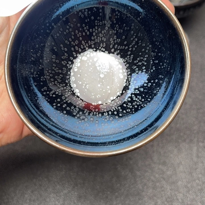 茶盏隐毫银滴 开片微瑕