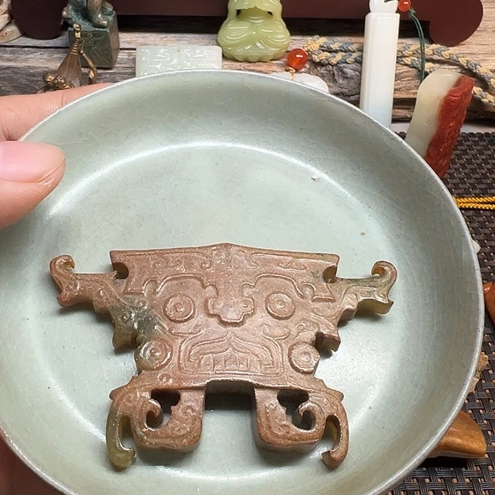 雨*聚盛集团董事长兼总经理