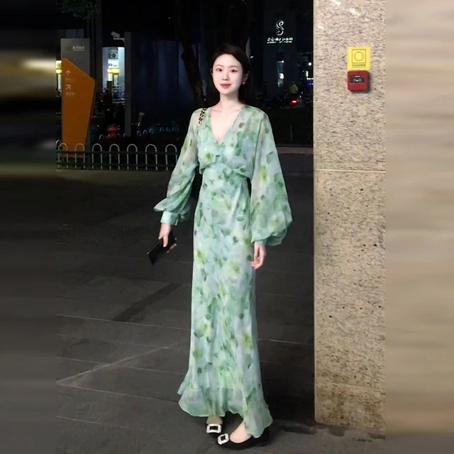 法式绝美绿色水彩碎花连衣裙子夏季爆款海边度假沙滩v领收腰长裙