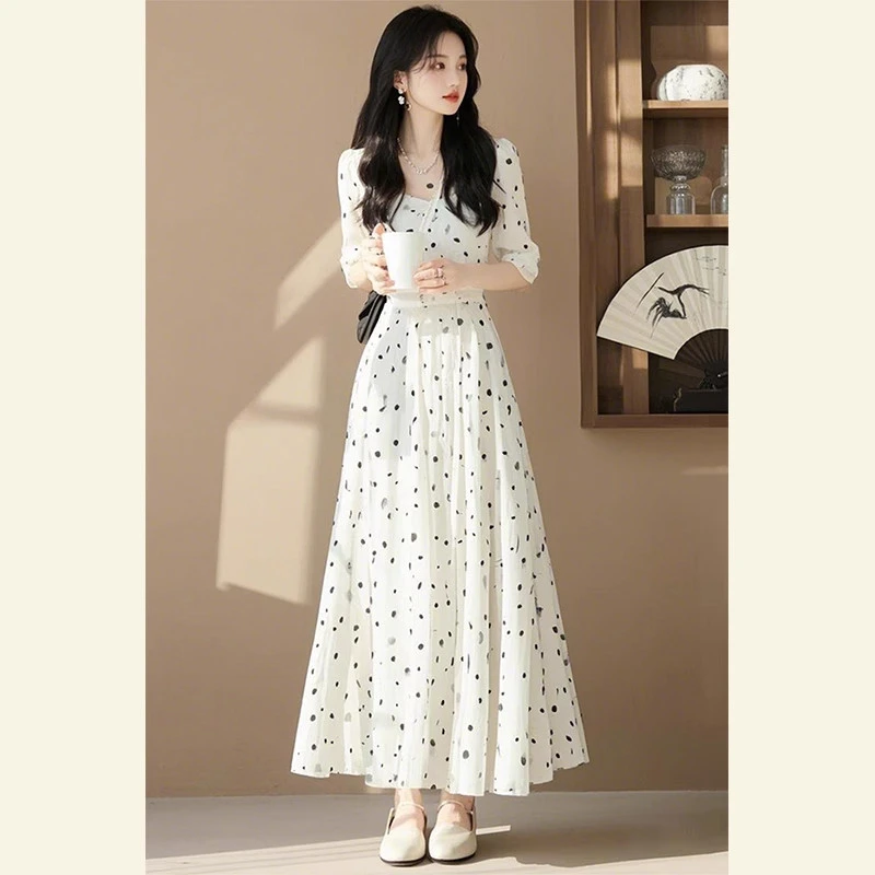 白色连衣裙春季新款女装海边度假法式气质显瘦冷淡系独特别致裙子