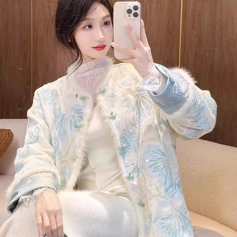 新中式桑蚕丝丝绒设计亮片刺绣提花国风短外套女冬季水貂毛拼接