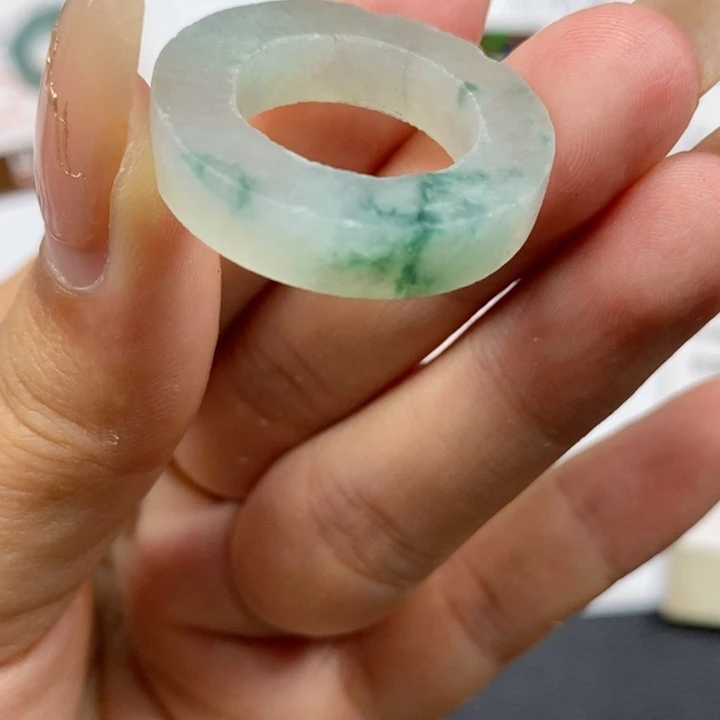 翡翠戒指未镶嵌翡翠戒指