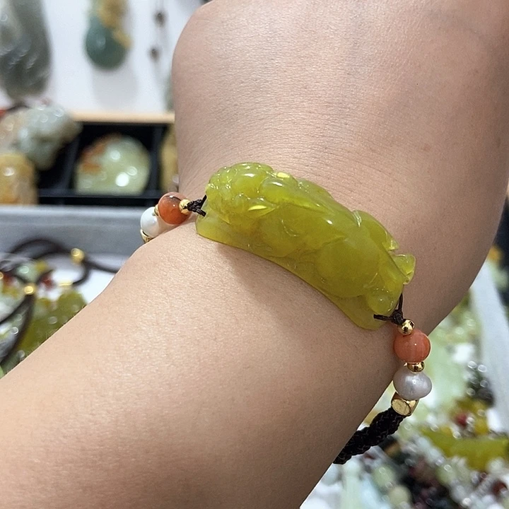 蛇纹石玉未镶嵌手牌