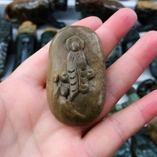 未镶嵌岫岩河磨玉（透闪石质玉）挂件