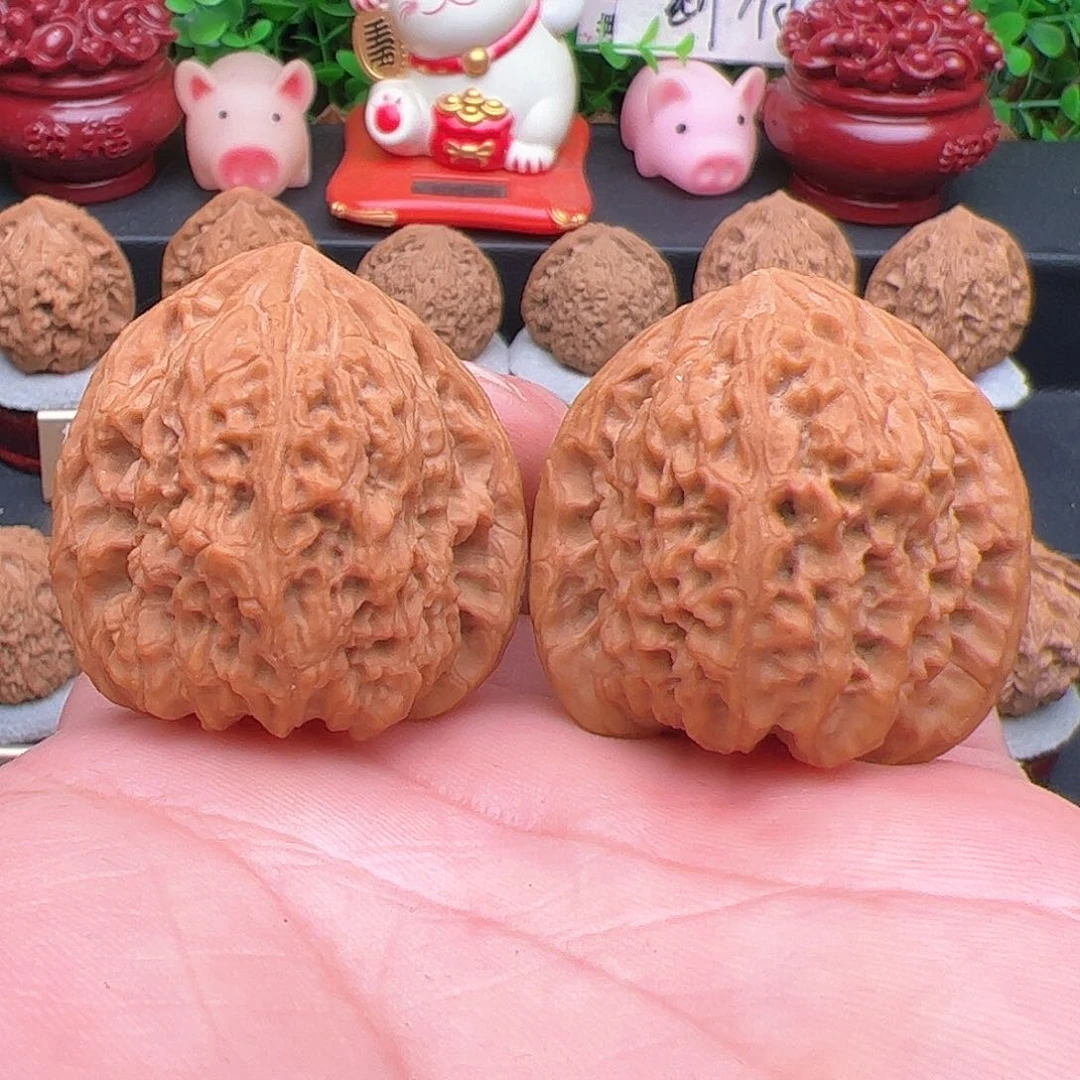 文玩核桃把件玉化皮蚂蚁纹南疆石，尺寸38