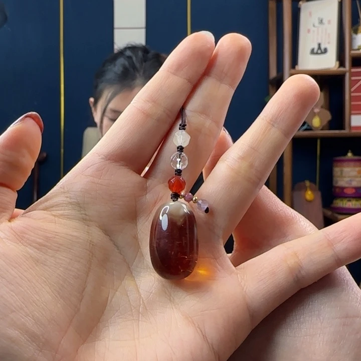 蜜蜡吊坠(赠链)未镶嵌h****?