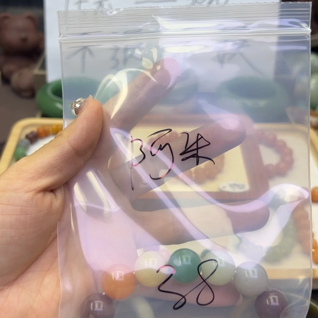 未镶嵌手镯石英岩玉阿****?