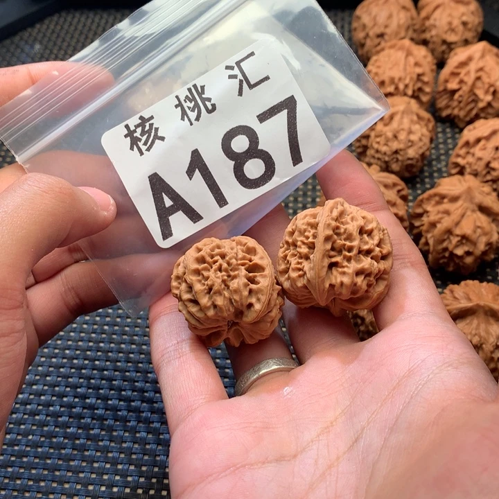 文玩核桃吊坠太行龙纹