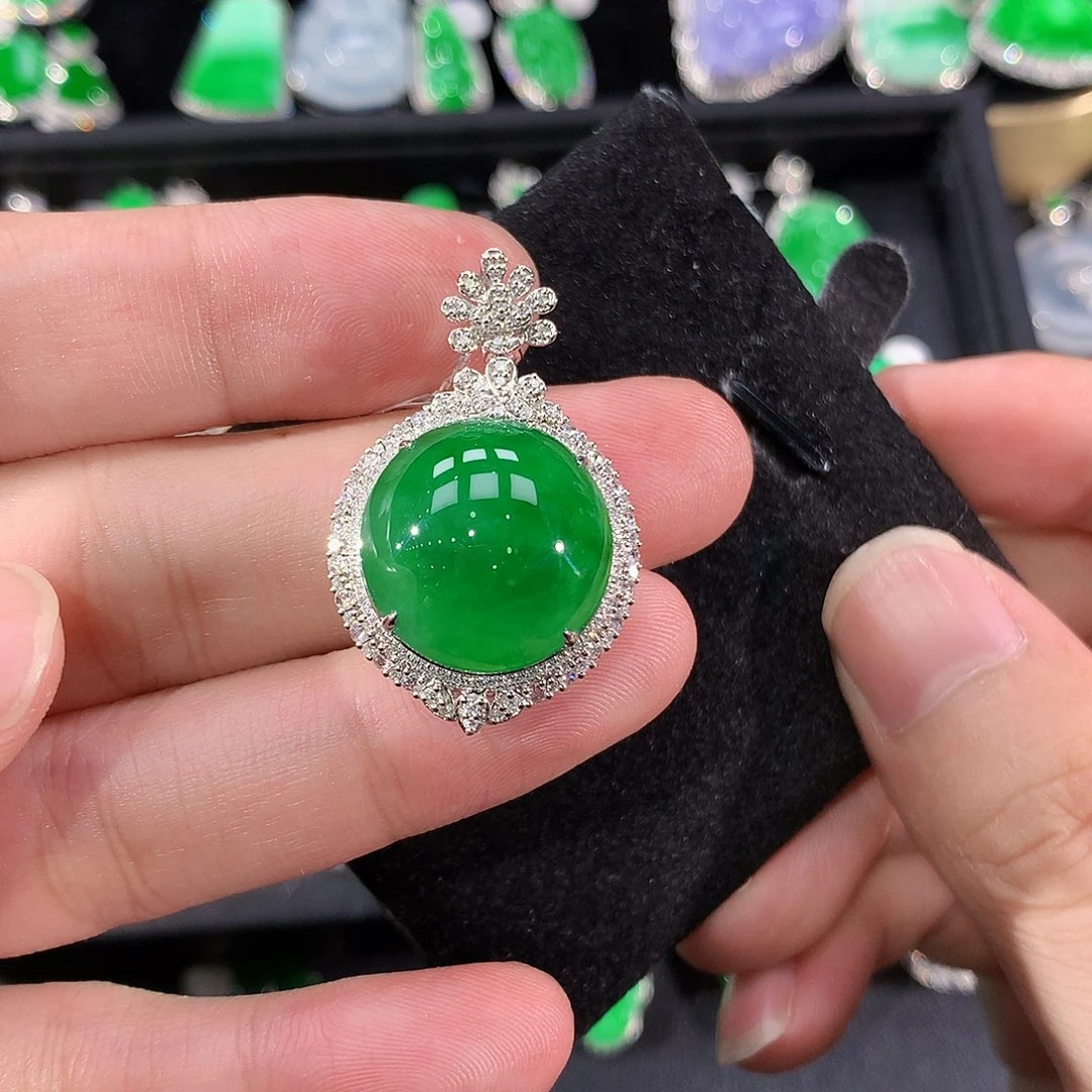 翡翠18K金镶嵌颈饰