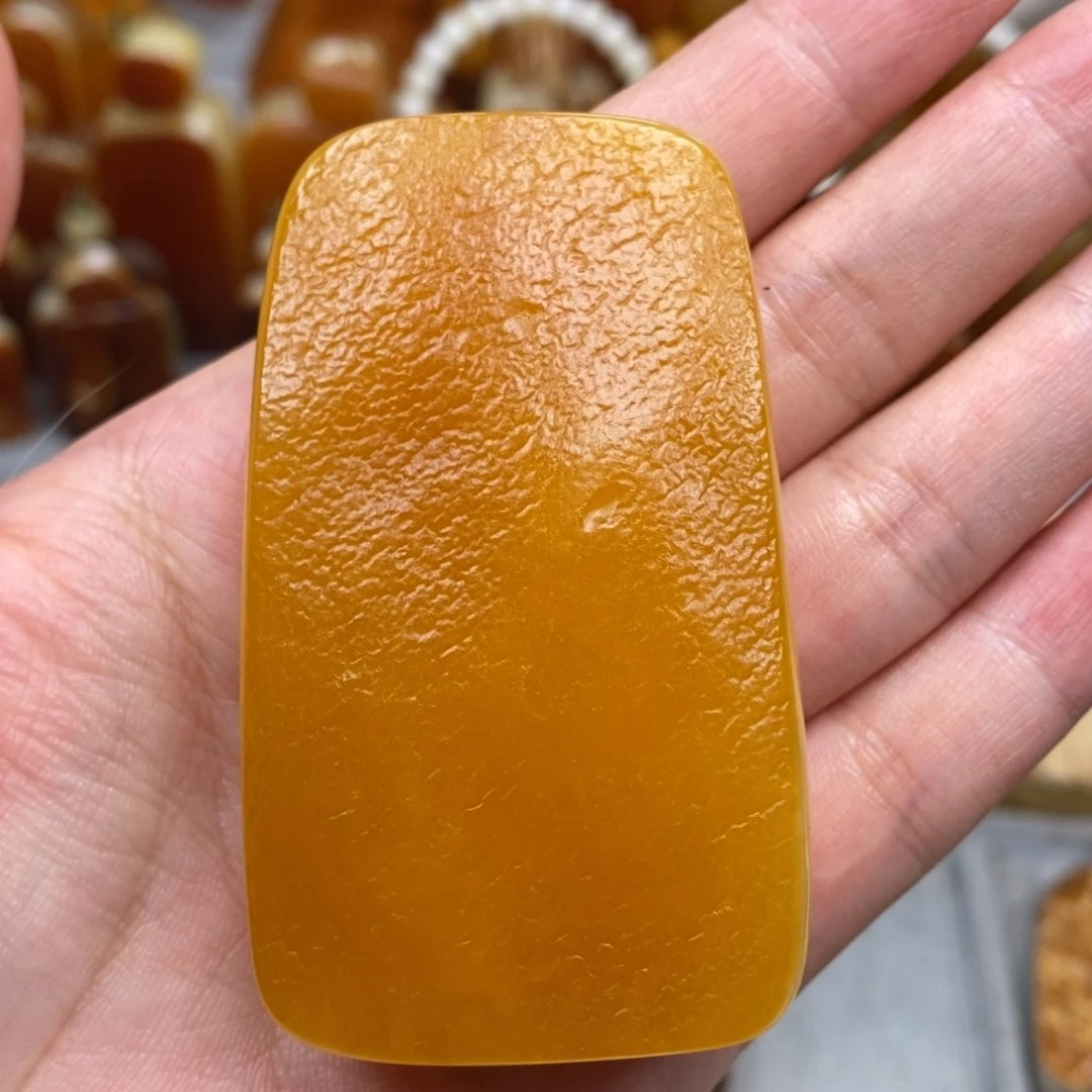 未镶嵌琥珀珠宝奇石