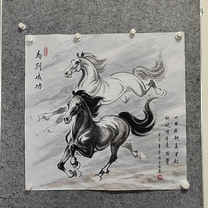 横款水墨写意骏马图