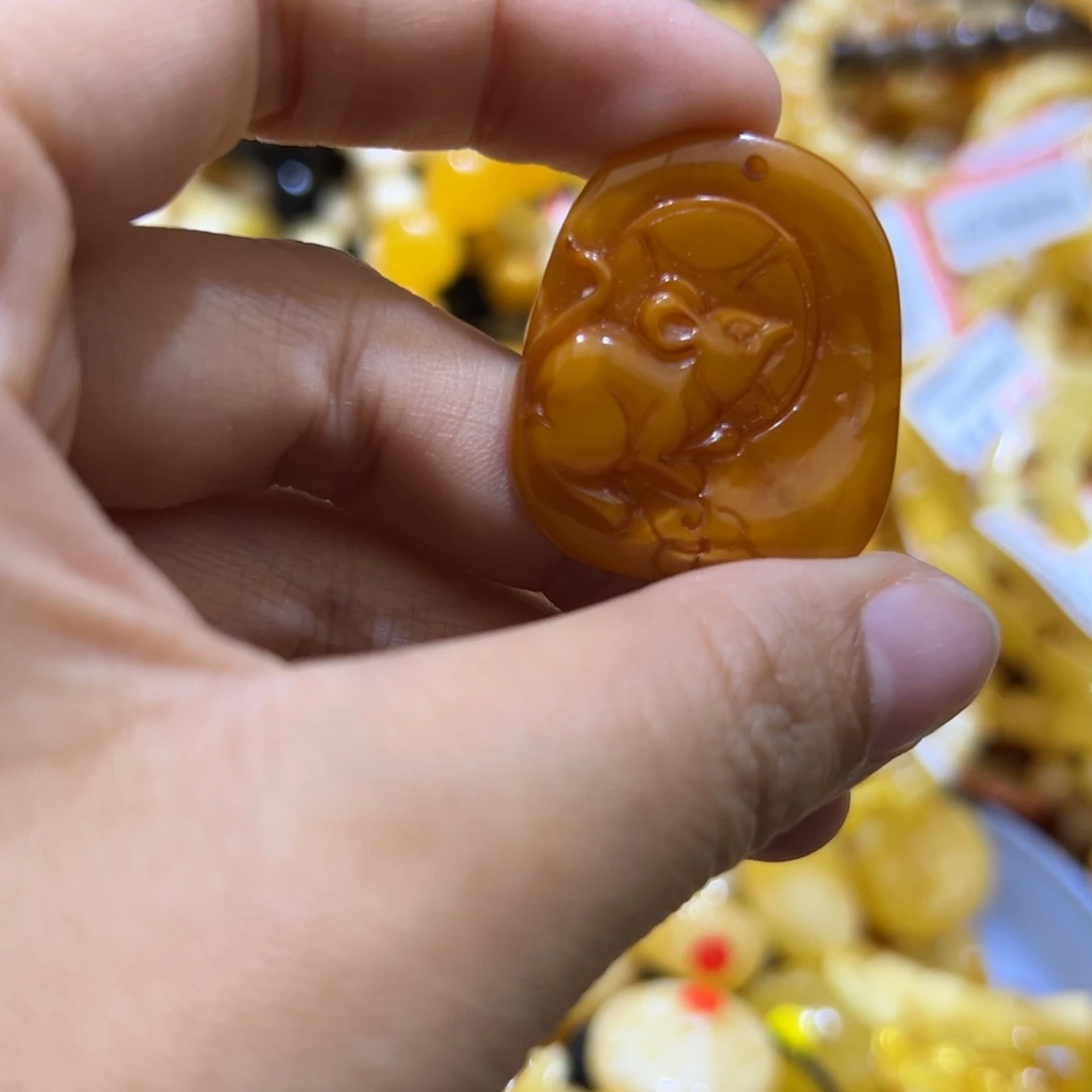 琥珀珠宝奇石未镶嵌