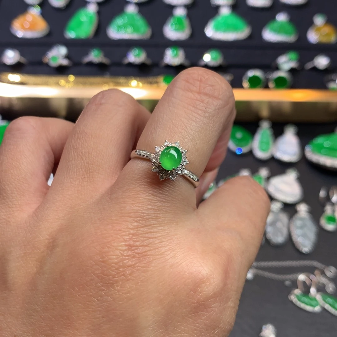 翡翠戒指18K金镶嵌绿