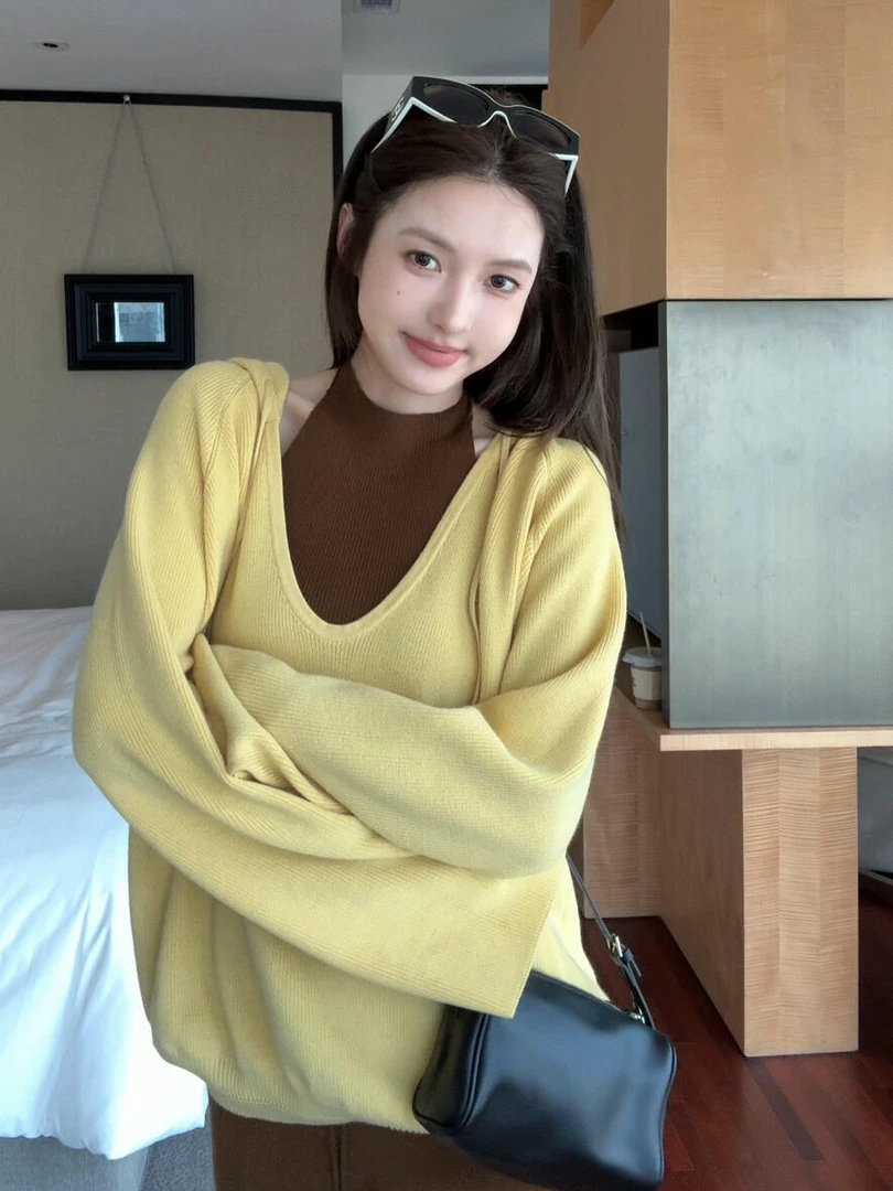 2025秋季新款高级感黄色套头针织上衣女无袖挂脖背心短裤三件套潮