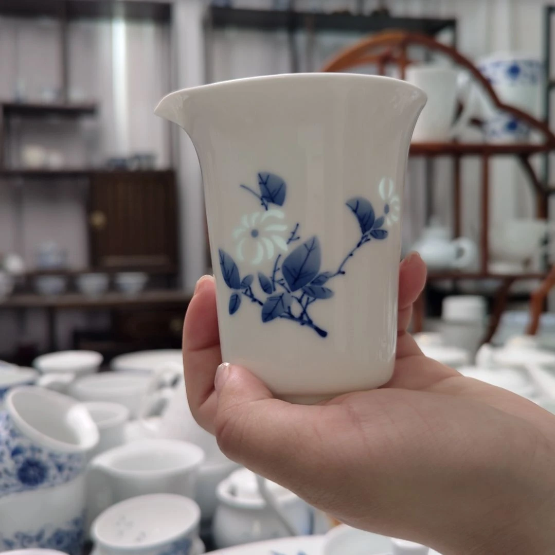 瓷手绘山丹丹公道杯一个