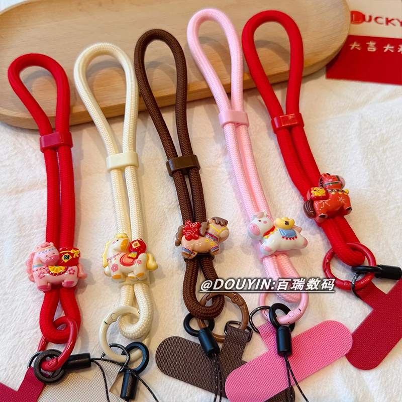 马年本命红新年小马手机挂绳调节尼龙腕带ccd挂件钥匙扣耳机链饰