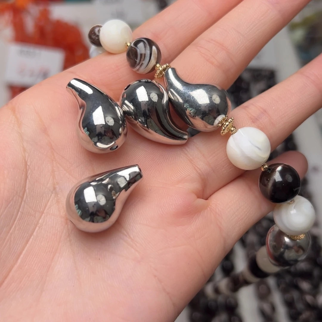 玛瑙/玉髓合金珠宝半成品K654。高保色银色水滴一个