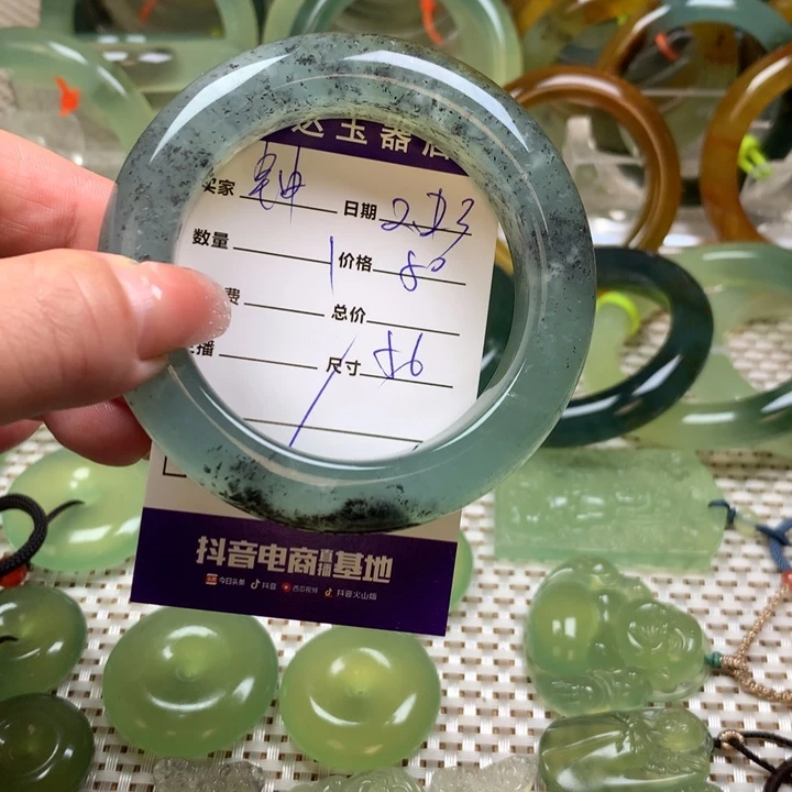 蛇纹石玉手镯未镶嵌钟**古