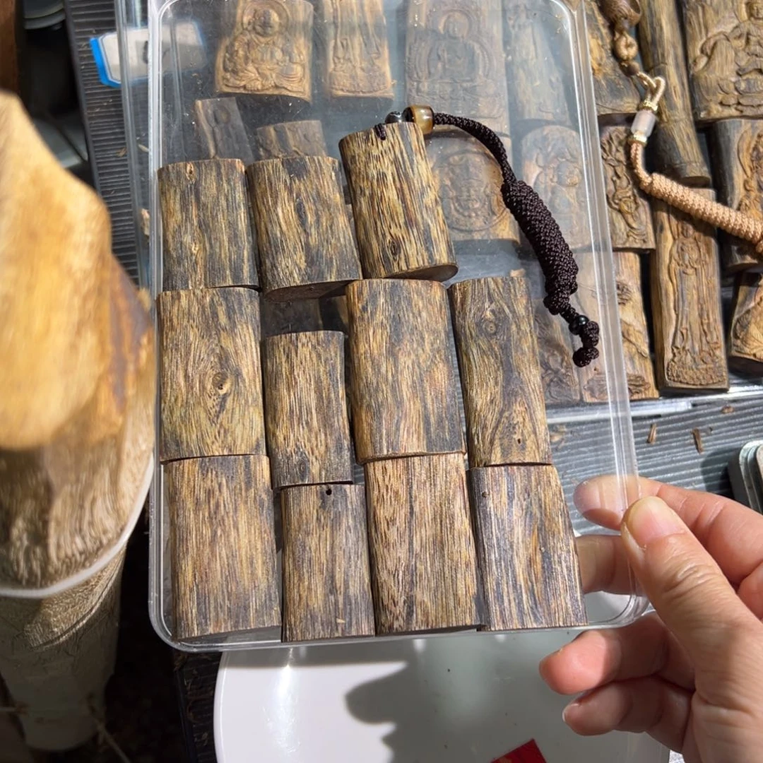 沉香吊坠张*千白棋楠绿棋楠吊坠61.9克