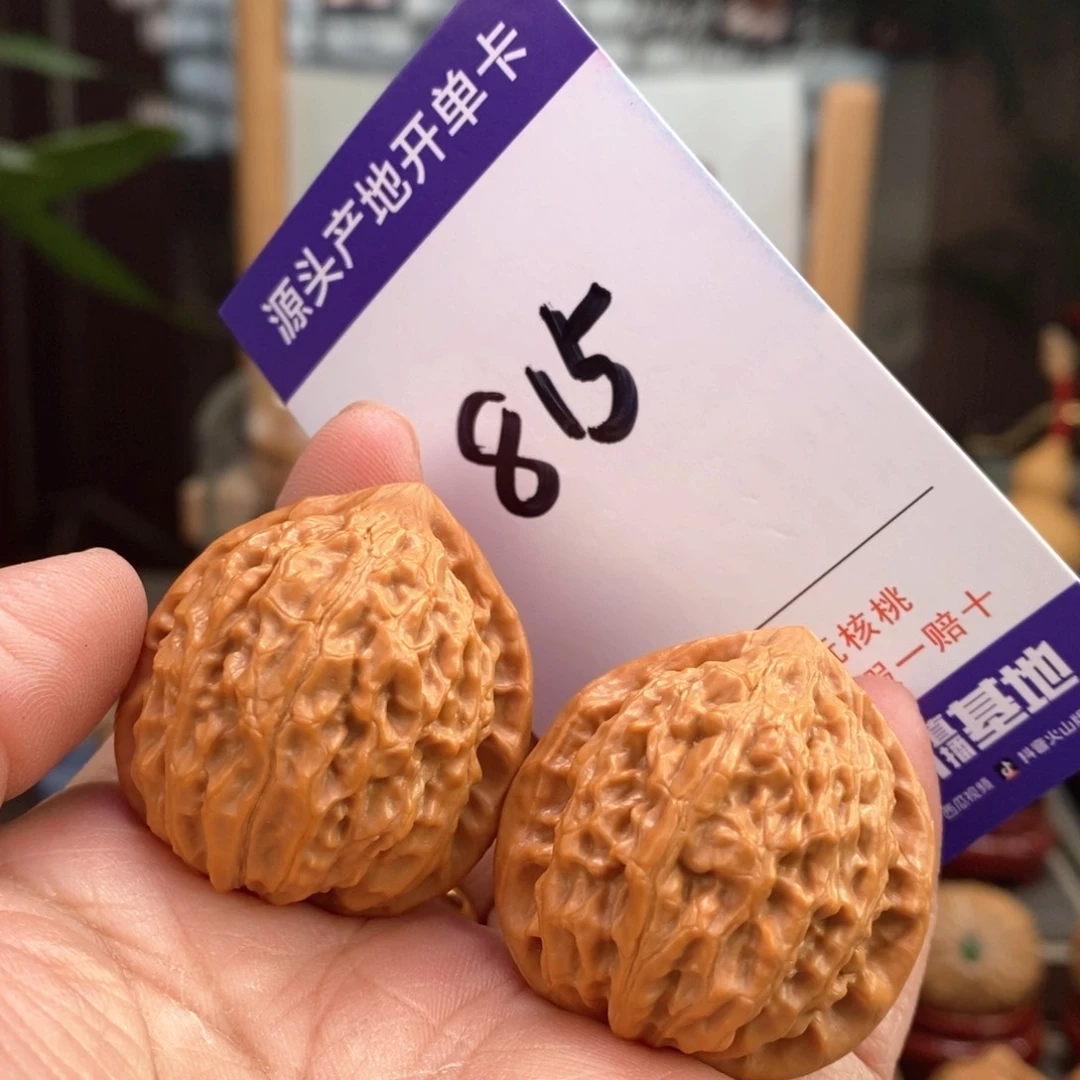 文玩核桃把件35金牛815号