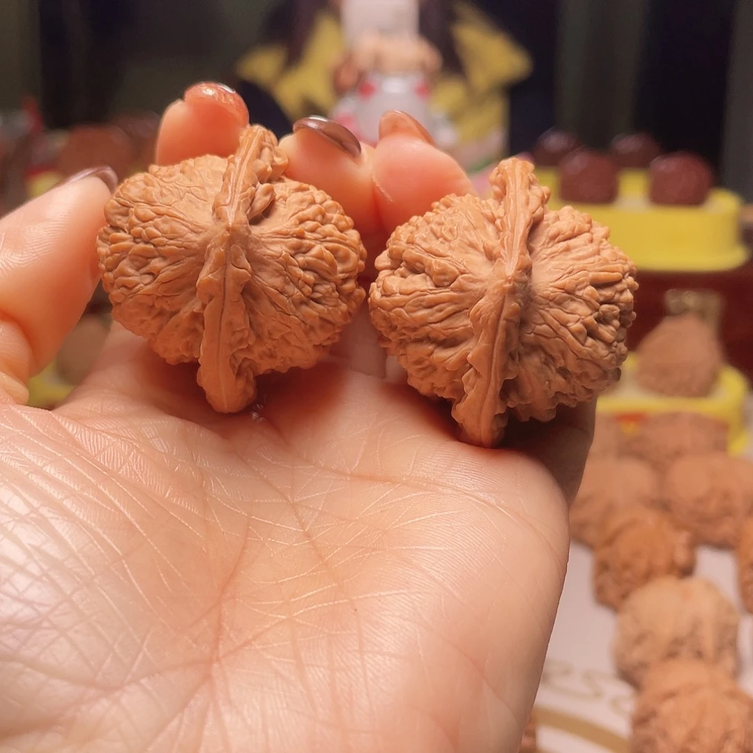 文玩核桃吊坠蚂蚁沟