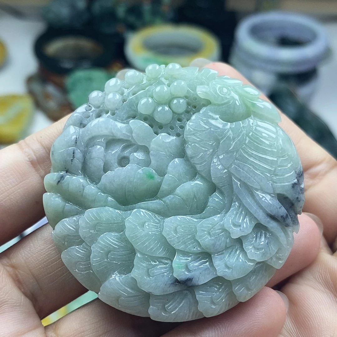 翡翠未镶嵌颈饰牌子