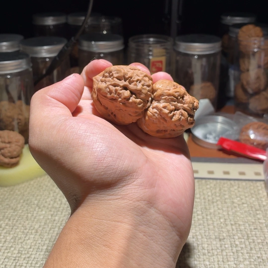 文玩核桃吊坠山地娃