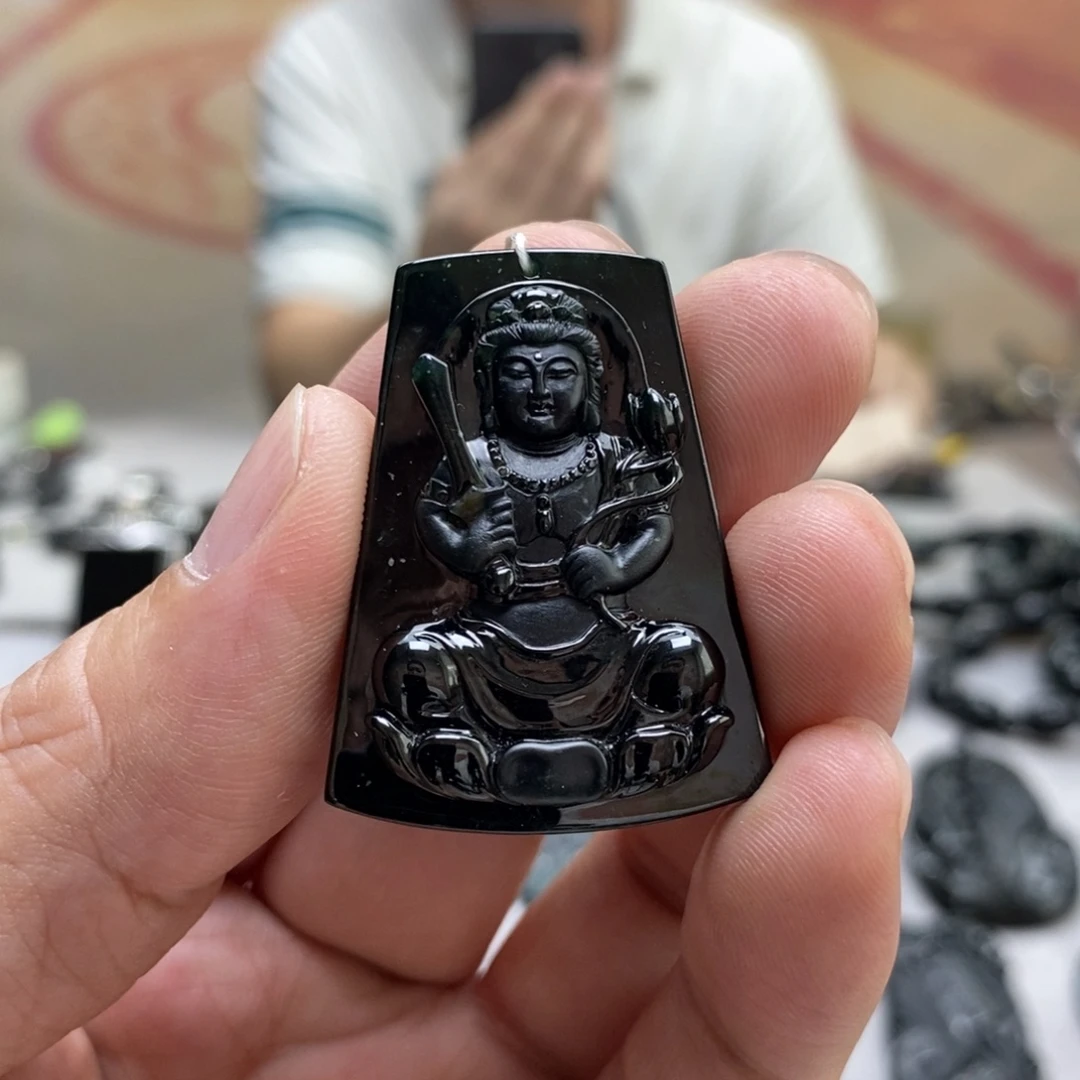 翡翠未镶嵌颈饰虚空