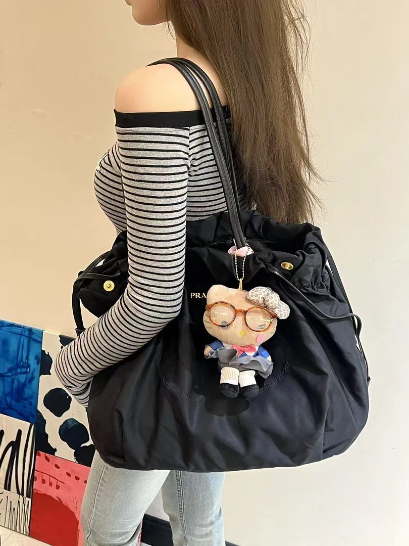 95新 Prada/普拉达 黑金尼龙云朵托特