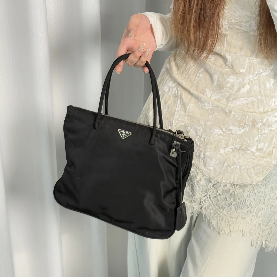 95新 Prada/普拉达 黑银降落伞手提托特sc