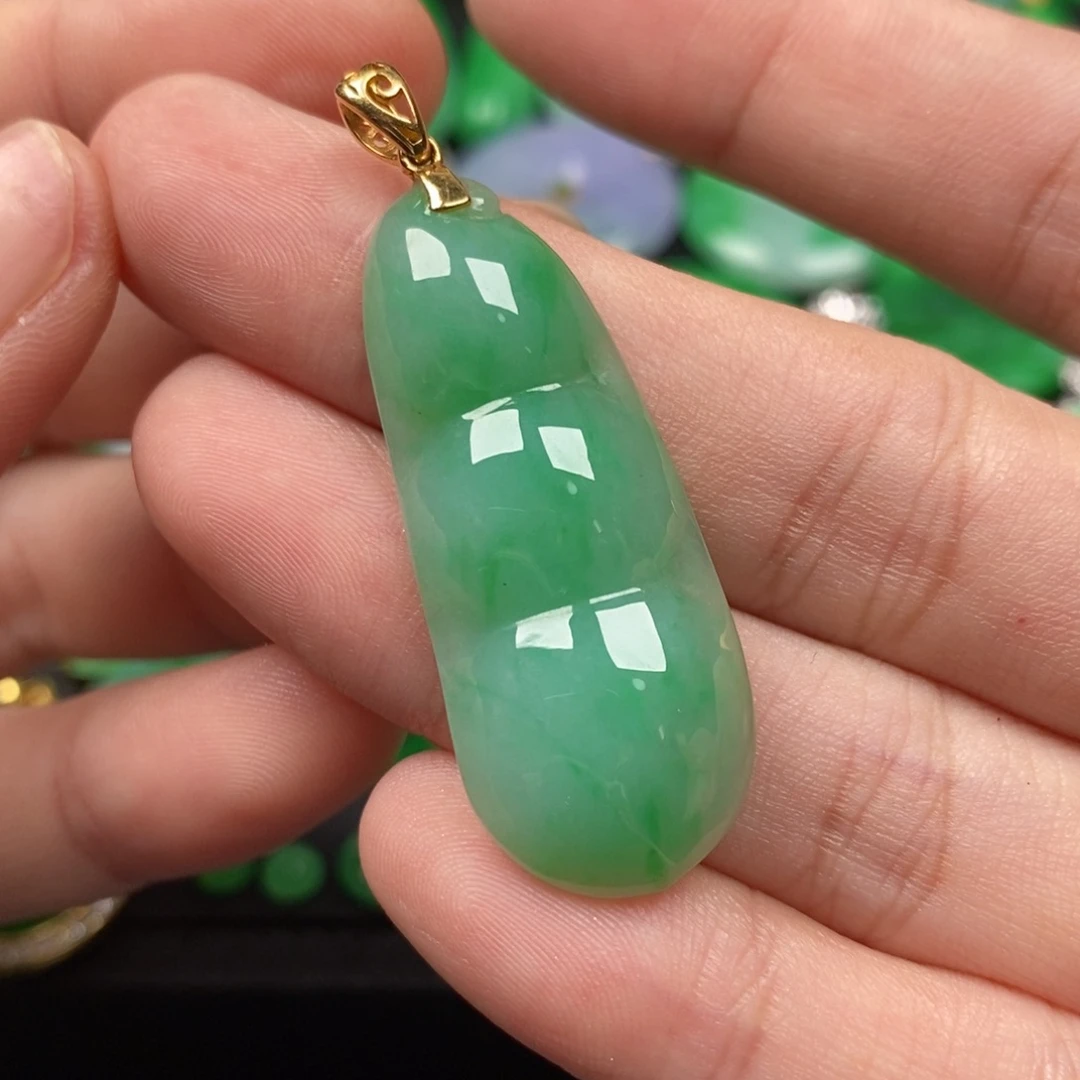 翡翠18K金镶嵌颈饰翡翠