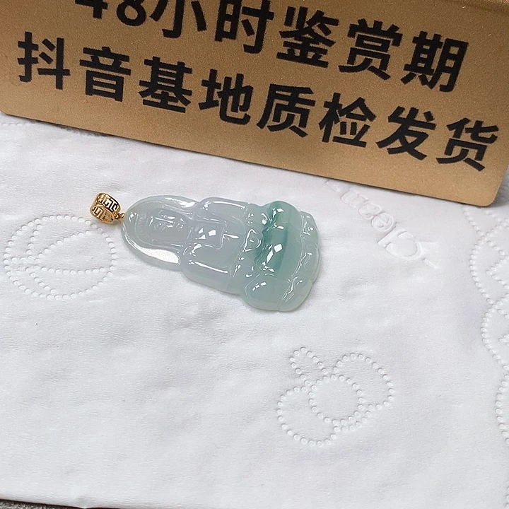 翡翠18K金镶嵌颈饰观音