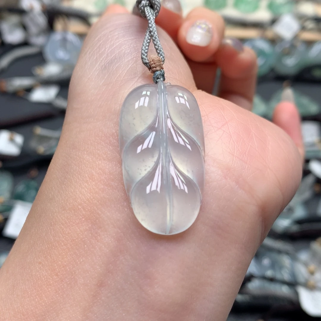 翡翠颈饰未镶嵌叶子