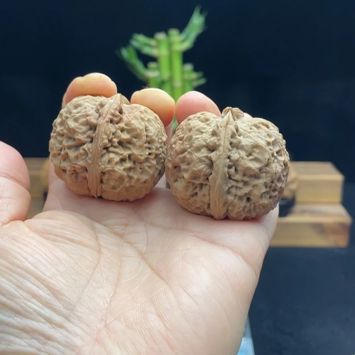 文玩核桃把件云南铁核桃45