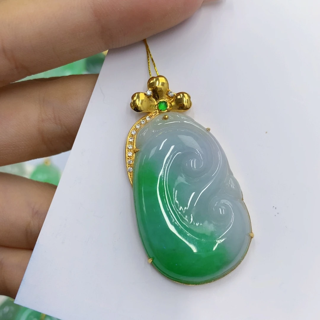 翡翠18K金镶嵌颈饰翡翠